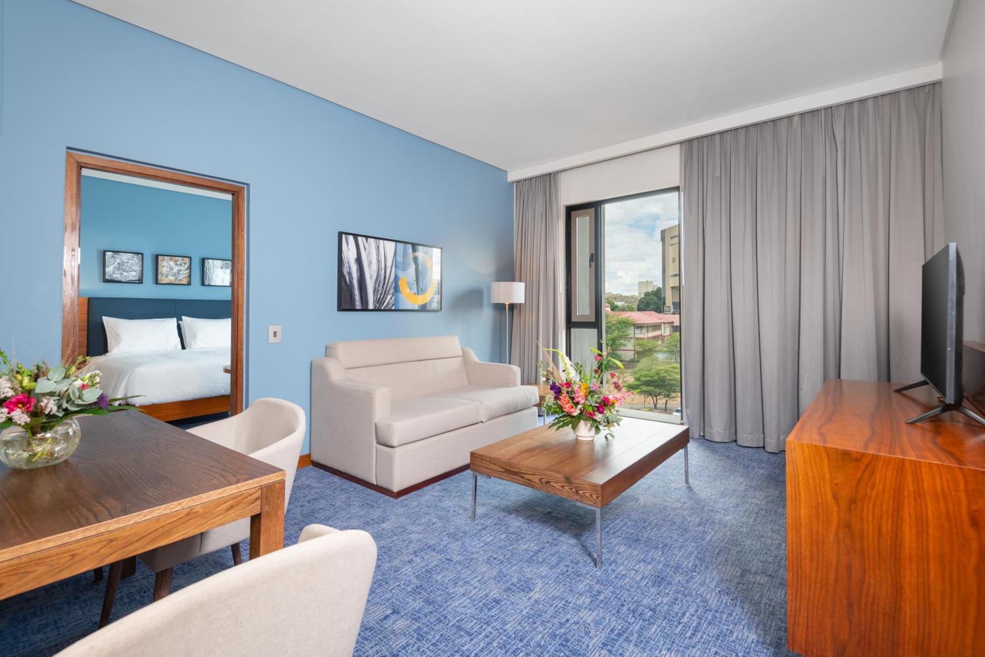 Hilton Garden Inn Уиндхоек Екстериор снимка