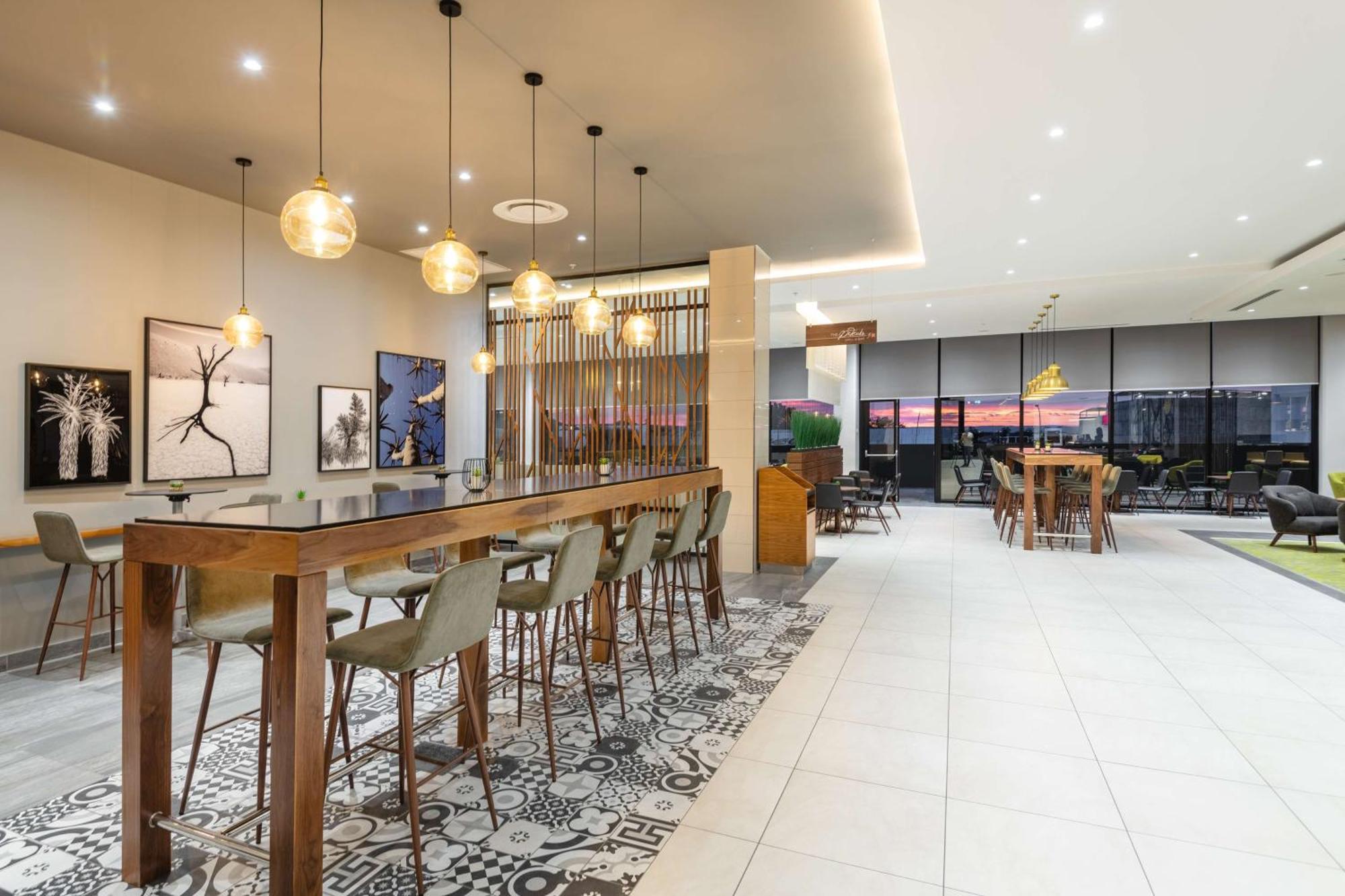 Hilton Garden Inn Уиндхоек Екстериор снимка