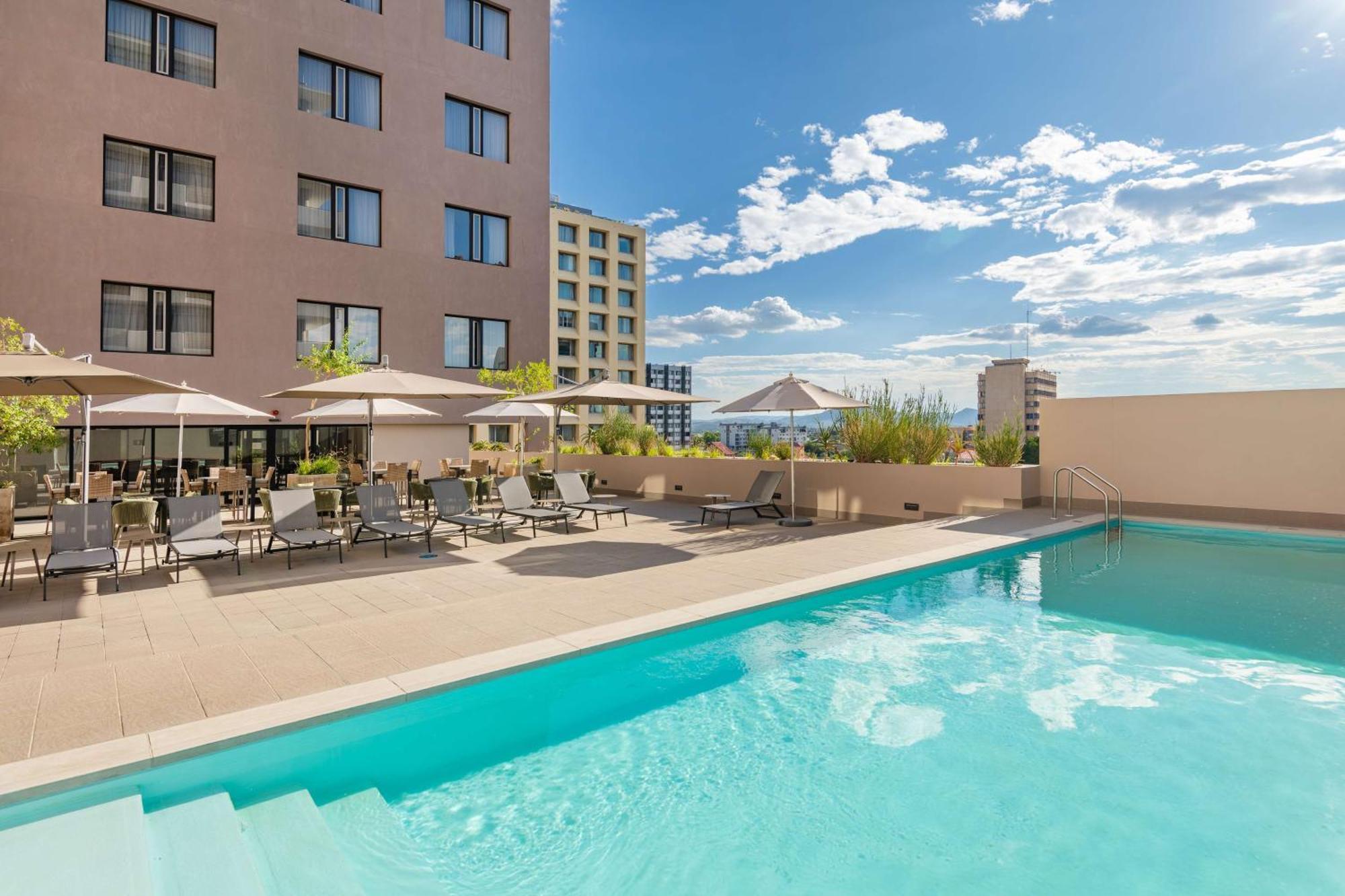 Hilton Garden Inn Уиндхоек Екстериор снимка