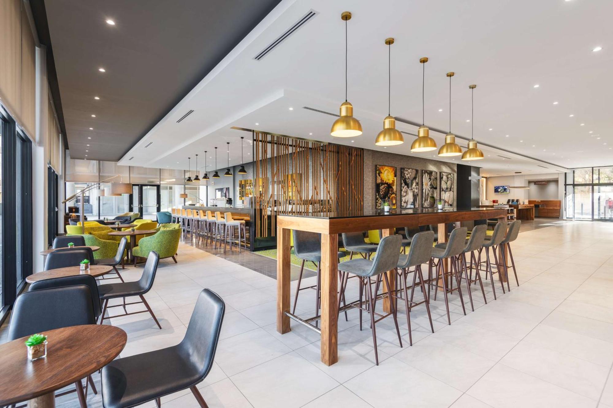 Hilton Garden Inn Уиндхоек Екстериор снимка