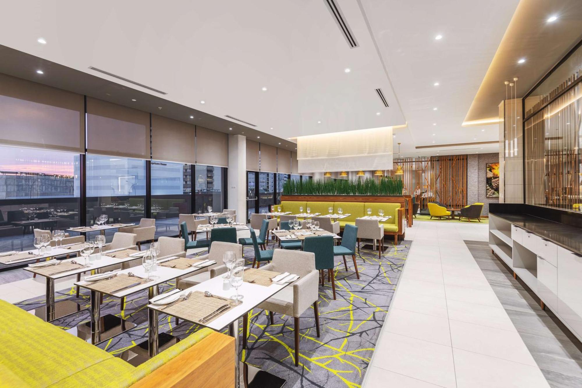 Hilton Garden Inn Уиндхоек Екстериор снимка